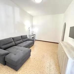 Famagosta House , Milano Italia